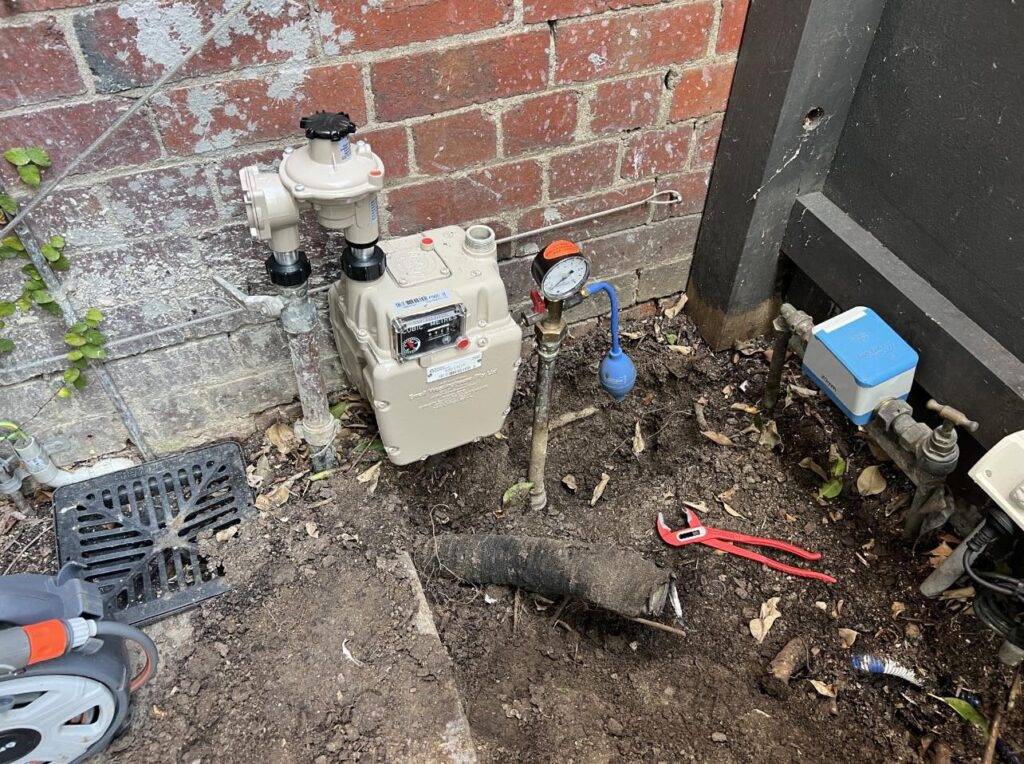 example of gas leak plumbing service